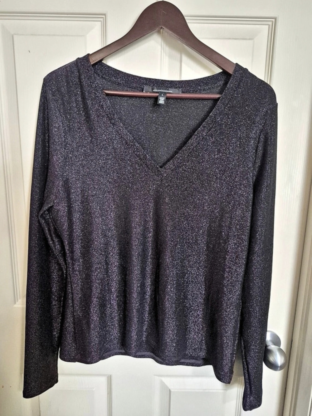 White House Black Market Long Sleeve V-Neck Top in Purple Size Large Like New